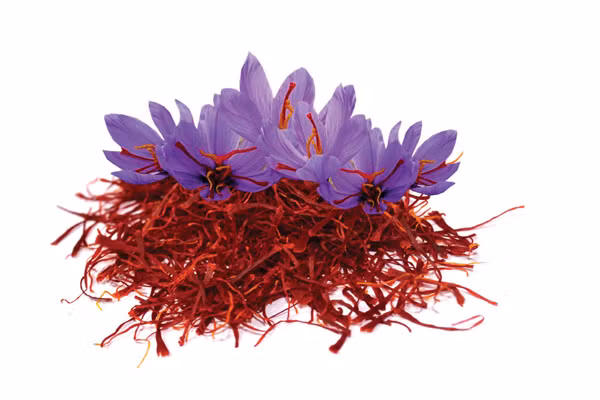 Thời gian gần đây, nhụy hoa nghệ tây (Saffron) loại đặc biệt được giới nhà giàu săn lùng để làm quà biếu dù giá bán lẻ lên tới 350 triệu đồng/kg. Ảnh: Facebook.