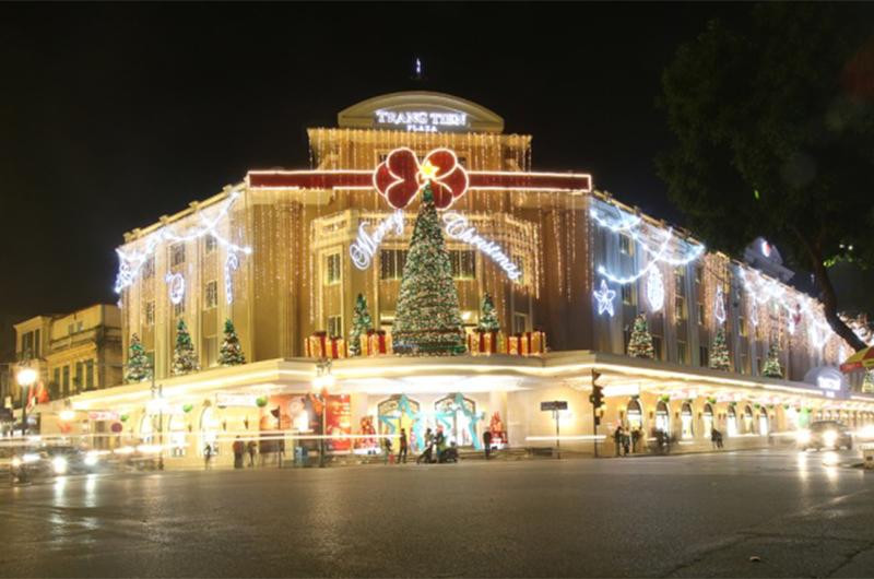 Độ chịu chơi của đại gia Johnathan Hạnh Nguyễn khiến nhiều người choáng váng khi rót” 400 tỷ đồng vào Tràng Tiền Plaza để biến nơi này trở thành một trung tâm “vương giả” bậc nhất Hà Nội. Ảnh: Khám phá.