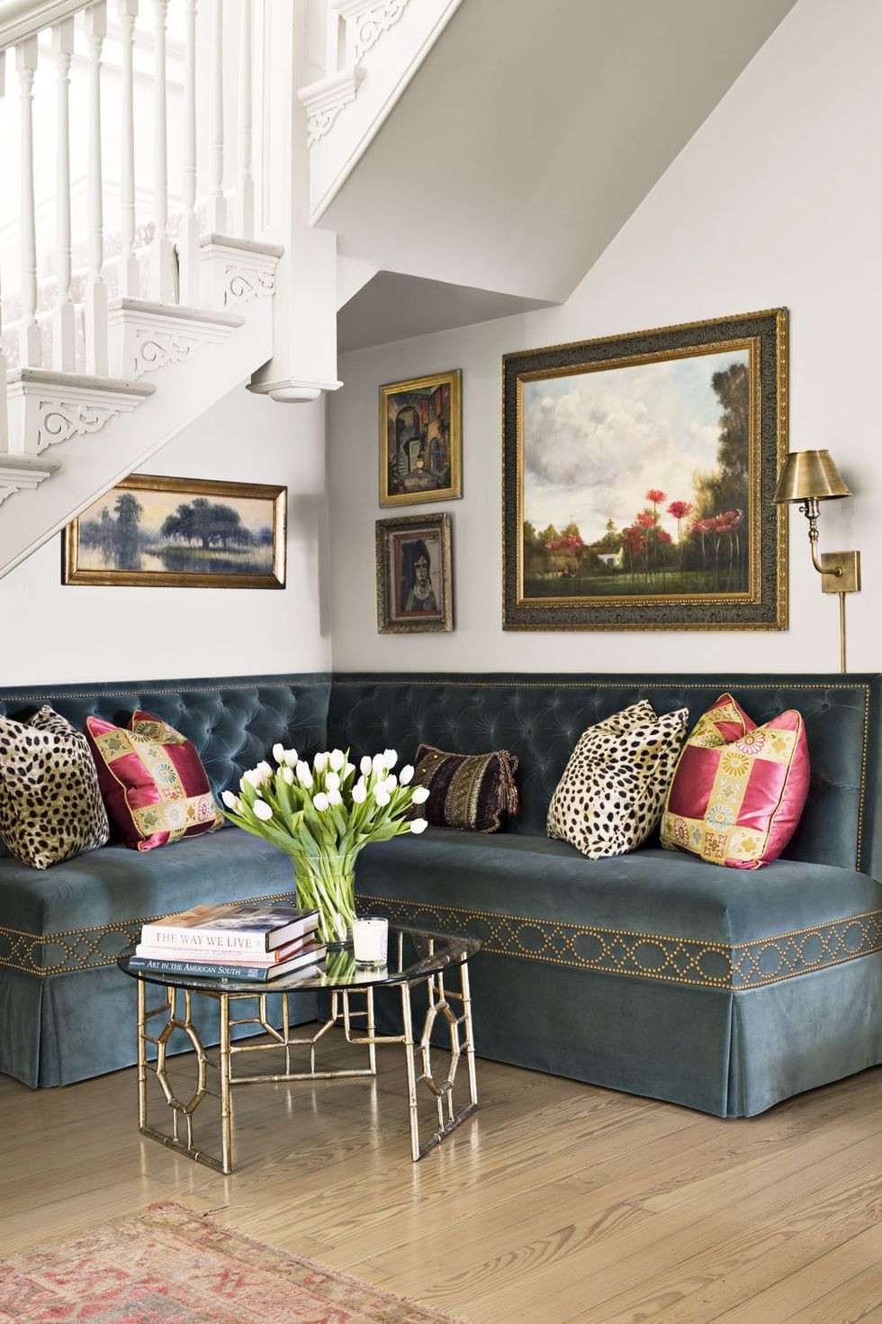 Tại sao không thể biến "góc chết" thành không gian đọc sách hay thưởng thức cà phê mỗi sáng.