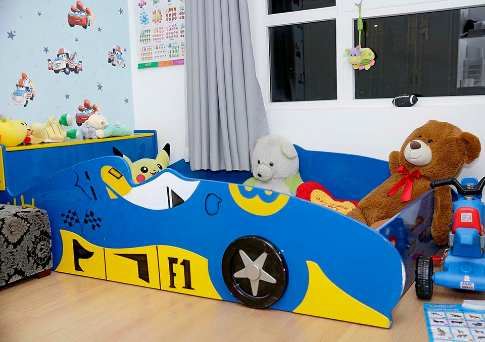 Phòng ngủ con trai được Phi Thanh Vân thiết kế nhiều màu sắc, giúp kích thích sự sáng tạo cho bé. Ảnh: Dân Việt.