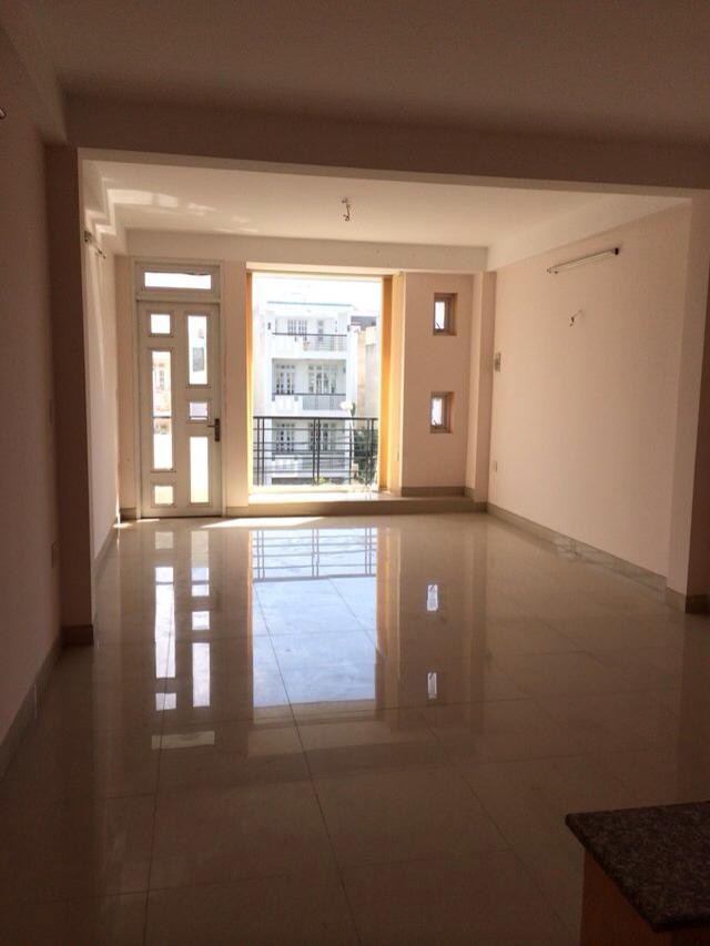 Ngôi nhà của Phi Thanh Vân được sơn với tông màu sáng, tạo cảm giác rất rộng rãi, thoáng mát. Ảnh: Vietnamnet.