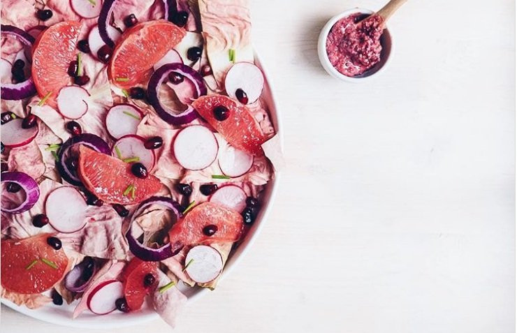 Phần lớn, rau diếp hồng được chế biến thành món salad ngon và đẹp mắt.