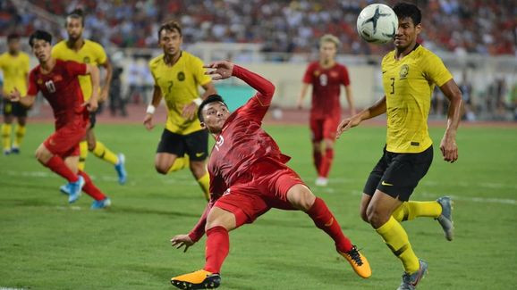 Hưng Thịnh Group cũng tiết lộ sẽ thưởng nóng cho chàng cầu thủ quê Đông Anh 200 triệu đồng. Ảnh: 90Min.