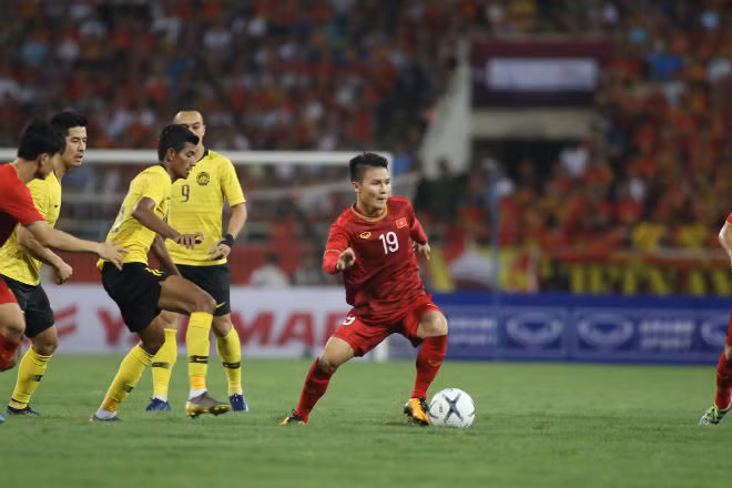 Chưa hết, Quang Hải còn có thể lĩnh thêm từ khoản thưởng chung 3,7 tỷ đồng của đội tuyển trong đợt này. Ảnh: VTC.