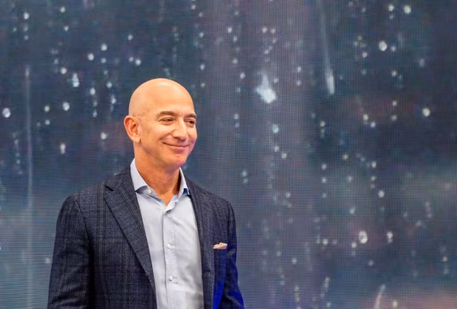 Jeff Bezos cho biết 8 tiếng ngủ tạo ra sự khác biệt lớn đối với ông. Đó là tiền đề cần thiết để để CEO Amazon cảm thấy tràn đầy năng lượng làm việc.