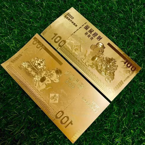 Mới lạ hơn là tiền plastic màu vàng in hình chuột Jerry do Macao phát hành rao giá 55.000 đồng/tờ.