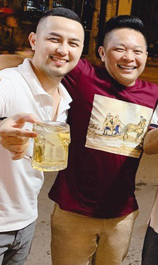 Phan Lĩnh có mối quan hệ thân thiết với anh trai ruột ca sĩ Bảo Thy. Hai người thường xuyên xuất hiện chung với nhau trong các dịp gặp gỡ, làm ăn. Ảnh: Thegioitre.