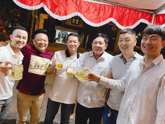 Dù chưa bao giờ kể về kinh tế của bạn trai nhưng qua chiếc nhẫn cầu hôn, nhiều người đoán chồng sắp cưới của Bảo Thy là một doanh nhân giàu có. Ảnh: Thegioitre.