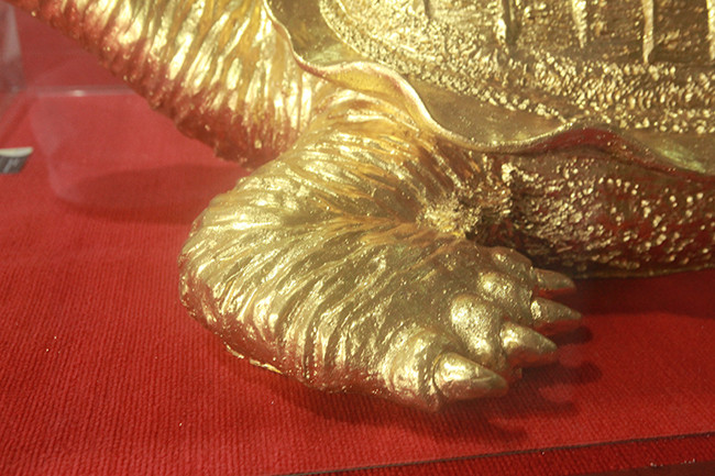 Từng chi tiết được làm thủ công, tỉ mỉ. Ảnh: Dân Việt.