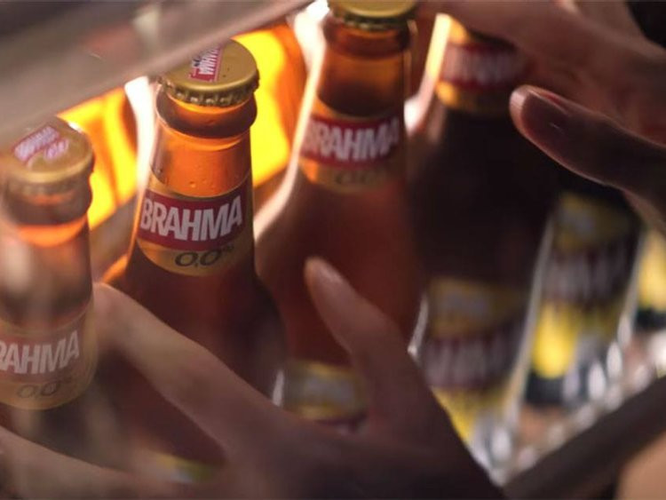 Công ty của ba gia đình làm bia tại Bỉ Van Damme, De Spoelberch, De Mevius được thành lập từ thế kỷ 14. Trong đó, nhà Van Damme gia nhập sau cùng, vào năm 1987. Họ đang sở hữu 52,9 tỷ USD.