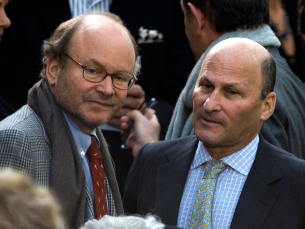 Anh em Alain và Gerard Wertheimer hiện sở hữu hãng thời trang Chanel, có khối tài sản tương đương 57,6 tỷ USD.