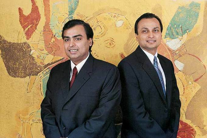 Gia đình Ambani (Ấn Độ) sở hữu khối tài sản trị giá 50,4 tỷ USD. Dhirubhai Ambani - cha của Mukesh và Anil thành lập công ty tiền thân của Reliance Industries năm 1957.