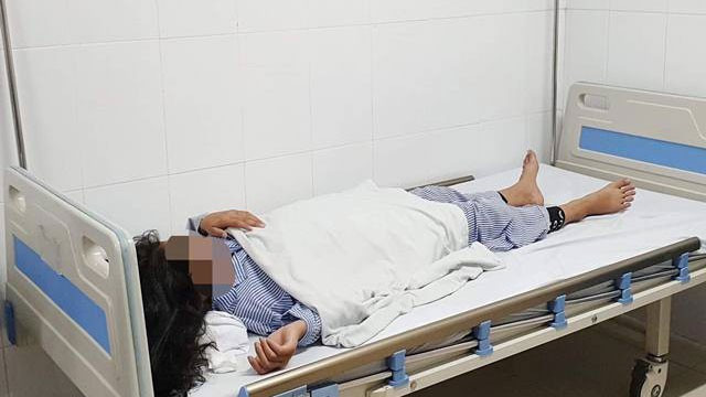 Be gai 13 tuoi mu mat vi nang mui: Xac minh, dieu tra co so lam dep