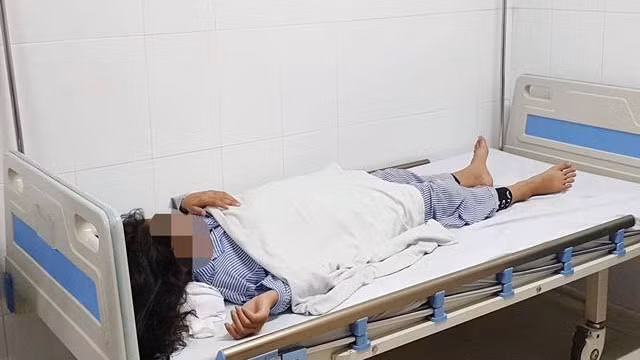 Be gai 13 tuoi mu mat vi nang mui: Xac minh, dieu tra co so lam dep