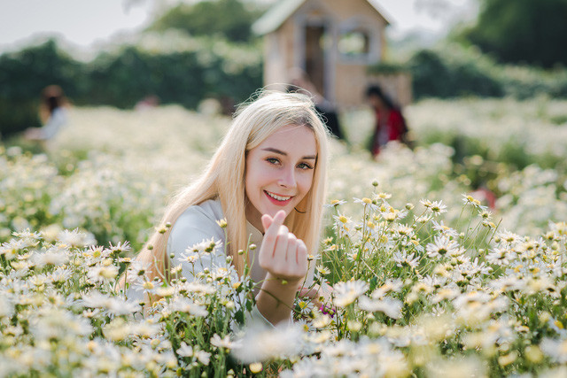 Tại Thảo nguyên hoa này, cô bạn tiết lộ đã có những bức ảnh ưng ý với những loài hoa đua sắc sặc sỡ.