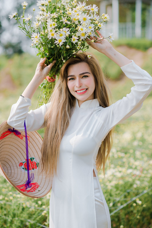 Co bạn đến từ bán đảo Iberia này đã tới chụp ảnh và tận hưởng không khí trong lành nơi đây.