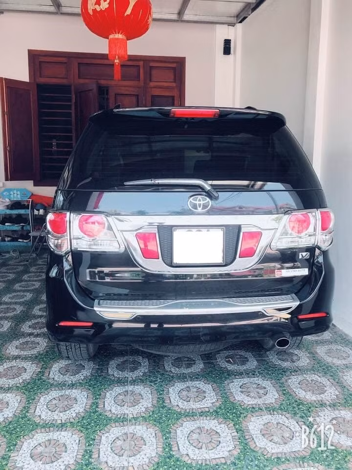 Trong nhà có chỗ để ô tô của vợ chồng Quế Ngọc Hải. Ảnh: Vietnamnet.