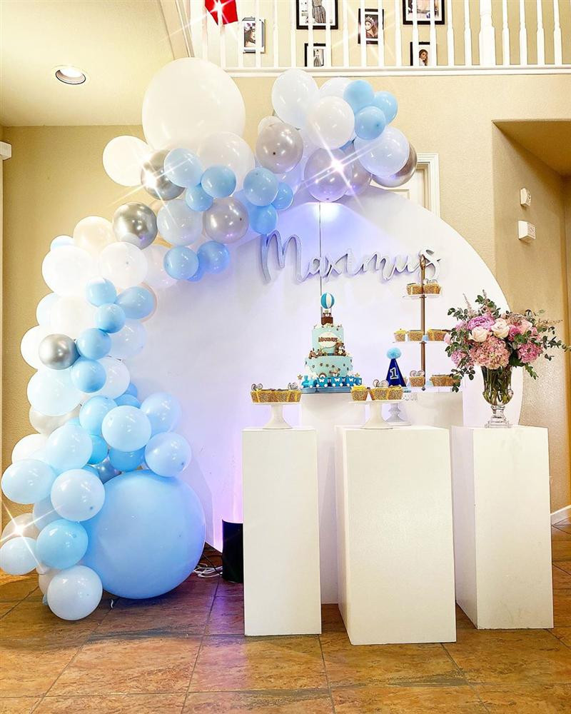 Không gian tiệc sinh nhật 1 tuổi của con trai Phạm Hương. Nguồn ảnh: FBNV.