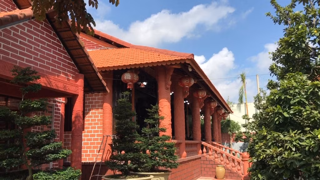 Tuy nhiên, ngôi nhà vẫn rất kiên cố vì bên trong được làm bằng bê tông, cốt thép và nhiều vật liệu hiện đại khác. Ảnh: Người đưa tin.