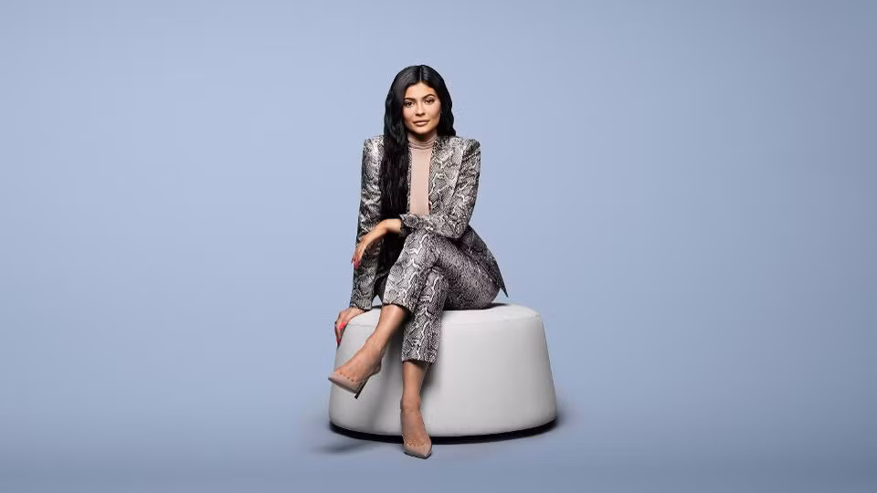 Kylie Jenner (1 tỷ USD) là người nổi tiếng nhất trong danh sách các tỷ phủ USD mới trong năm 2019. Ngoài ra, Kilye cũng là tỷ phú tự thân trẻ nhất ở tuổi 21.