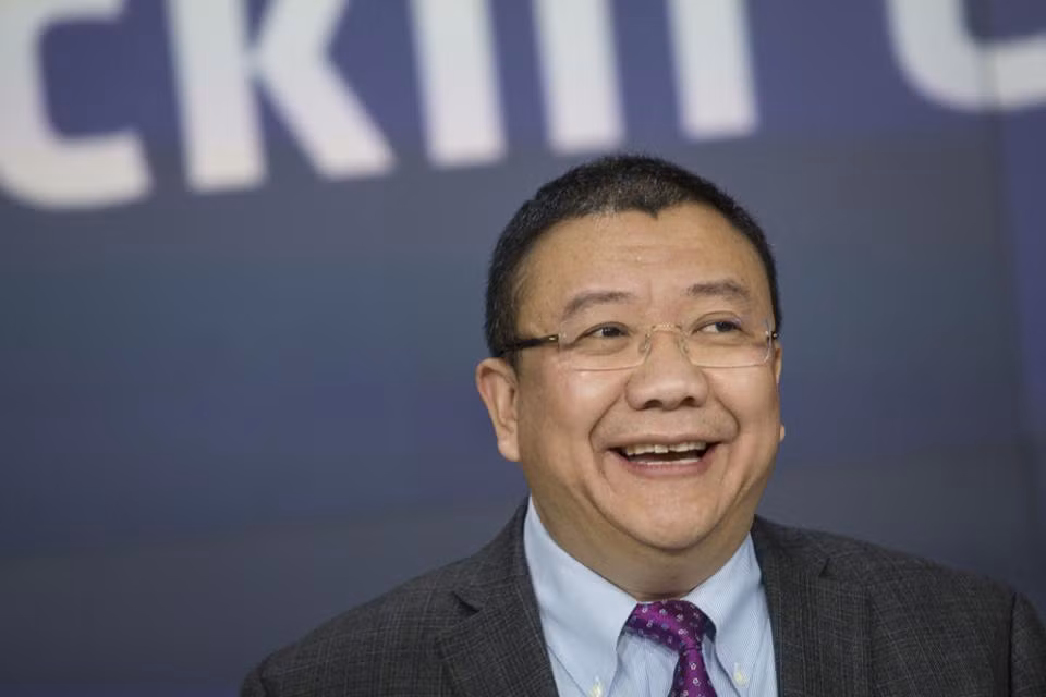 Sau khi khởi nghiệp bằng công ty cho thuê xe và xây dựng dịch vụ gọi xe, Charles Zhengyao Lu đặt ra mục tiêu vượt qua Starbucks bằng cách đâu tư vào chuỗi cà phê Luckin Coffee. Khai trương quán cà phê đầu tiên vào tháng 10/2017, chuỗi cà phê nổi tiếng này hiện có hơn 3.500 quán ở Trung Quốc và được niêm yết trên sàn Nasdaq vào tháng 5/2019. Hiện tại, Charles Zhengyao Lu đang nắm khoảng 1,9 tỷ USD.