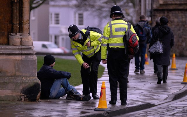 Không chỉ tại Dubai, những người ăn xin trên đường phố ở thành phố Nottingham (Anh) cũng có thể kiếm được số tiền mặt khổng lồ mỗi đêm từ một người đi chơi đêm hào phóng. Ảnh: Telegraph.