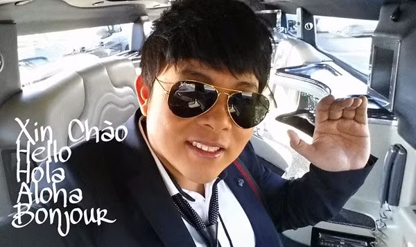 Ngoài bất động sản, Quang Lê còn sở hữu xế hộp khủng. Năm 2014, ca sĩ Quang Lê từng đăng tải trên trang cá nhân Facebook khi chụp trên xe siêu sang Limousine. Ảnh: Người đưa tin.