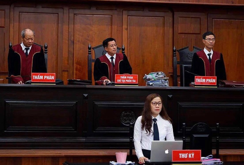 Vu ly hon vo chong Trung Nguyen: Ba Diep Thao lai nhap vien, toa tam ngung-Hinh-2