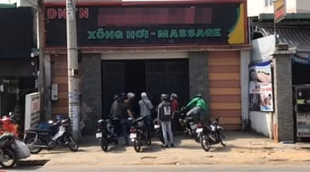 Be gai 14 tuoi bi lua vao “dong” massage kich duc: Cuoc giai cuu thot tim