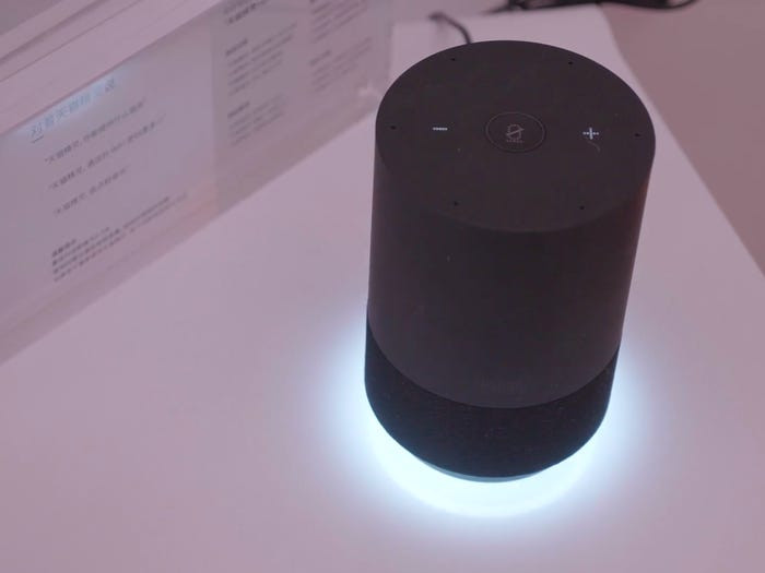 Các phòng trong khách sạn đều có "Tmail Genie" - thực hiện các nhiệm vụ như điều chỉnh nhiệt độ phòng, đóng rèm cửa, bật và tắt đèn và tivi.