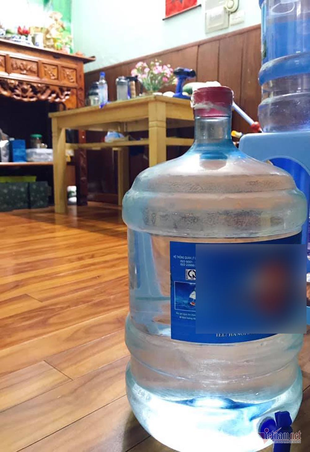 Cuoi ra nuoc mat khi Ha Noi thieu nuoc sach, nguoi dan lam than