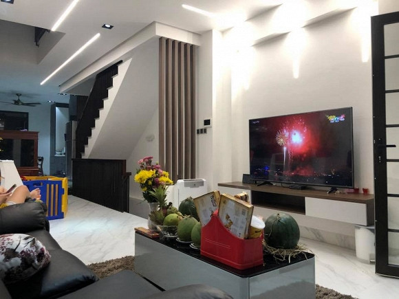 Căn nhà rộng rãi, thiết kế sang trọng hiện đại với đầy đủ tiện nghi. Ảnh: FBNV.