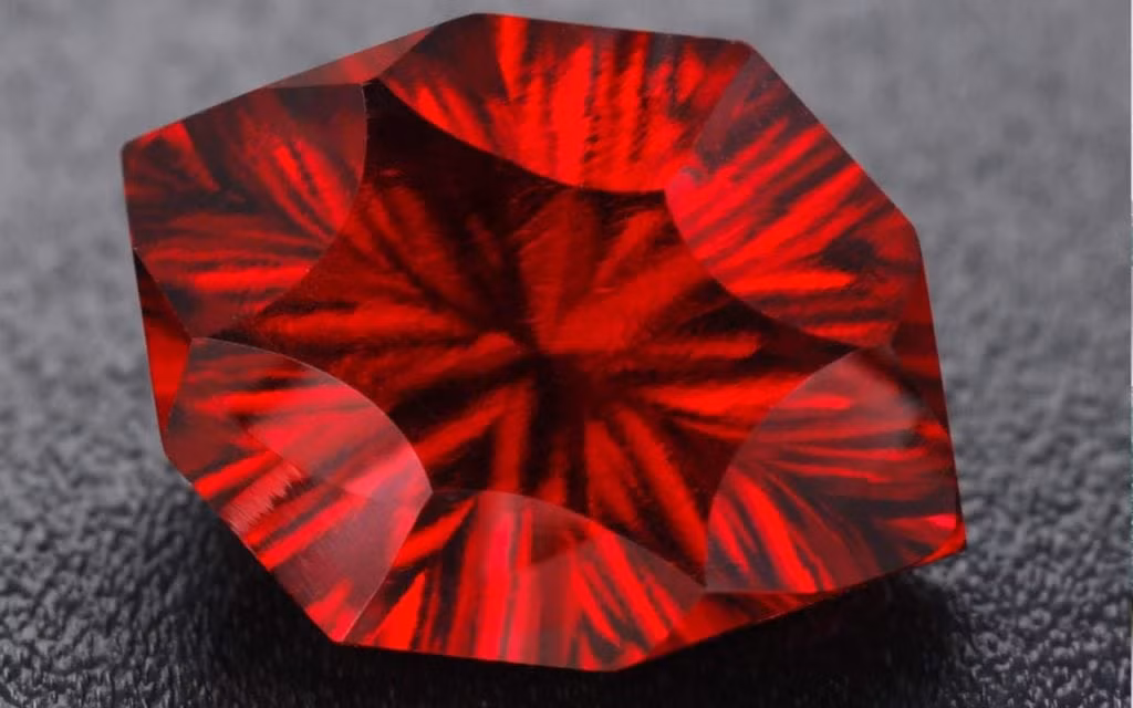 Beryl đỏ được phát hiện ở dãy núi Wah Wah (Utah) vào năm 1904. Loại đá này màu đỏ, hồng đậm. Là một trong những loại đá quý hiếm nhất trên thế giới, beryl đỏ được bán với giá 10.000 USD mỗi carat.