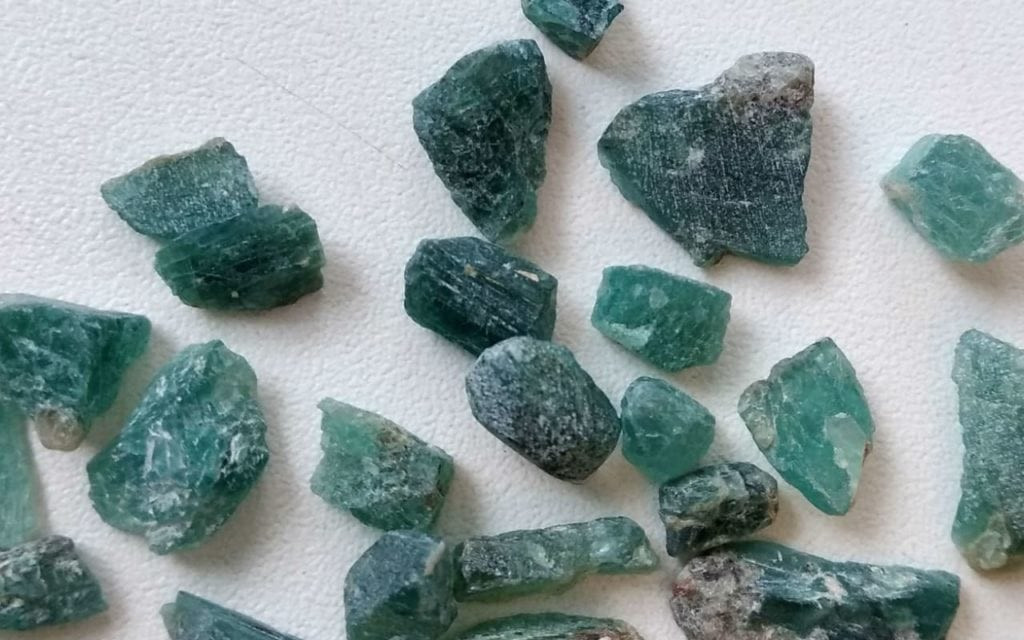 Grandidierite được phát hiện vào năm 1902 ở Nam Madagascar. Nó được đặt theo tên của một nhà thám hiểm người Pháp, Alfred Grandidier. Giá của nó là 20.000 USD/carat.