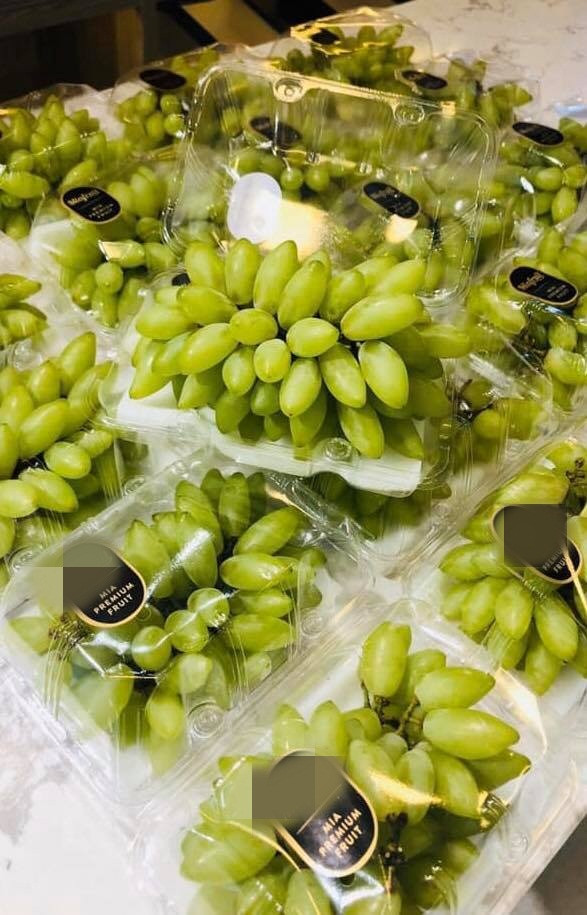 Gần đây, trên thị trường xuất hiện loại nho móng rồng Nhật Bản với giá 1,5 triệu đồng/kg.