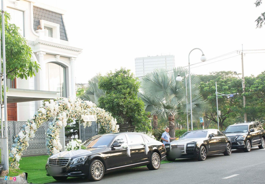 Bảo Thy tên thật là Trần Thị Thúy Loan, sinh năm 1988. Cô nổi tiếng từ những năm cuối của thập niên 2000 với hàng loạt ca khúc hit như Công chúa bong bóng, 10 minutes, Please tell me why, Ngôi nhà hoa hồng...