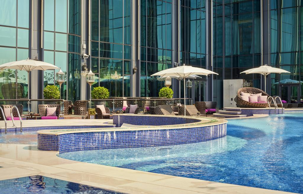 Ngoài ra, khách sạn còn có nhiều tiện nghi chuẩn 6 sao khác như hồ bơi, spa, phòng xông hơi…Ảnh: Booking