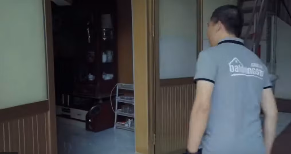 Cửa ra vào bằng nhôm kính. Ảnh: Vlog Minh Hải.