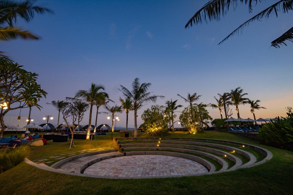 Khuôn viên thư giãn, ngắm cảnh tuyệt đẹp bên trong resort.