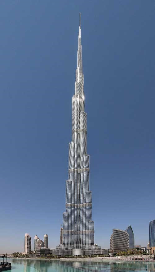Burj Khalifa (Dubai) vẫn là tòa nhà chọc trời cao nhất thế giới kể từ khi hoàn thành vào năm 2009 với chiều cao 829,8 mét. Cao ốc này bao gồm 163 tầng có chi phí xây dựng gần 20 tỷ USD.