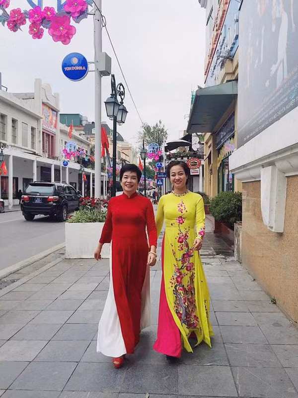 NSUT Bich Thuy “Hoa hong tren nguc trai“: Me de ac nhat man anh-Hinh-2