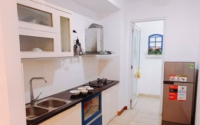 Phòng bếp nhỏ nhưng tiện nghi. Ảnh: FBNV.