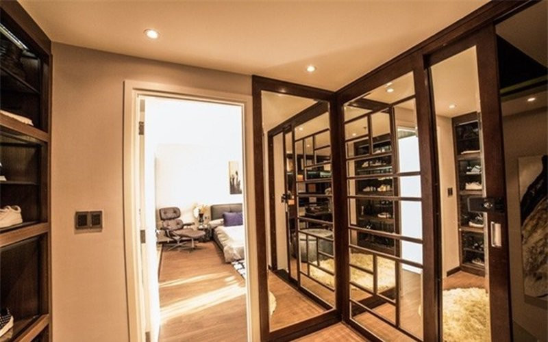 Nội thất trong nhà đều được sử dụng từ các hãng nổi tiếng, đắt tiền.