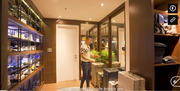 "Lóa mắt" kho đồ hiệu xa xỉ của ông bầu Vũ Khắc Tiệp trong căn hộ tiền tỷ Mới đây, Vũ Khắc Tiệp quay clip giới thiệu mọi ngóc ngách của căn chung cư cao cấp ở quận 2 (TP HCM) tới khán giả.