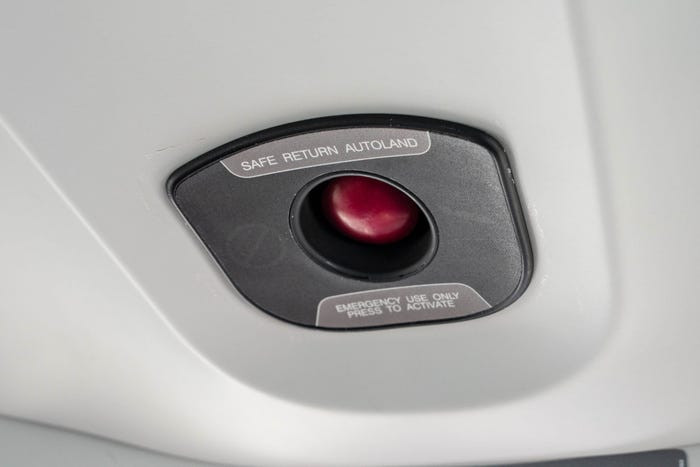 Hành khách cũng có thể tùy chình vị trí ngồi thành toilet với nút nhấn kéo rèm tự động.