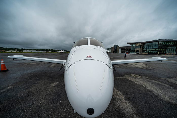 Đây cũng là máy bay tư nhân có dù lượn khẩn cấp đầu tiên trên thế giới.