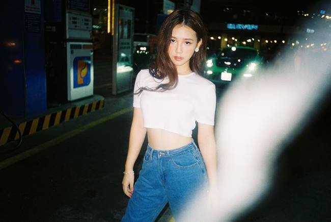 Với thói quen ăn salad ức gà, cô duy trì cân nặng ở 46kg.