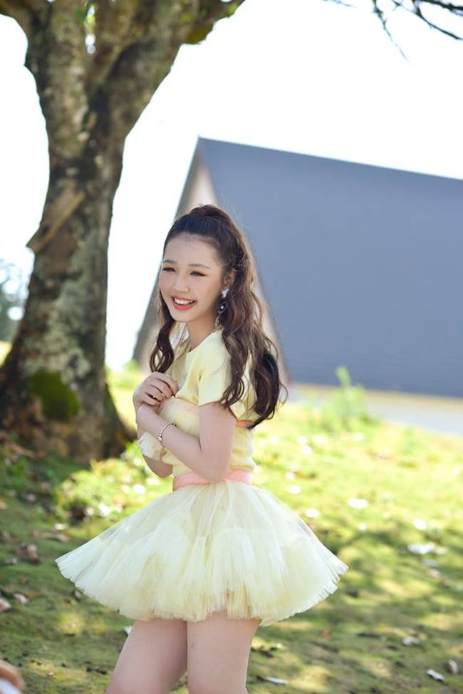 Giọng ca 19 tuổi cho biết, cô phải ăn salad hàng ngày để duy trì vóc dáng.