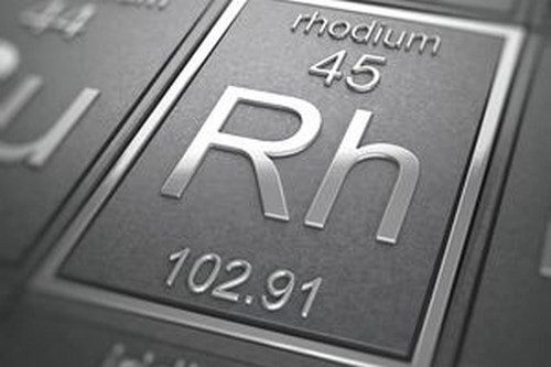 Kim loại quý hiếm Rhodium được phát hiện vào năm 1803. Với mức giá 2.930 USD/ounce, Rhodium là một trong những kim loại đắt nhất mọi thời đại.