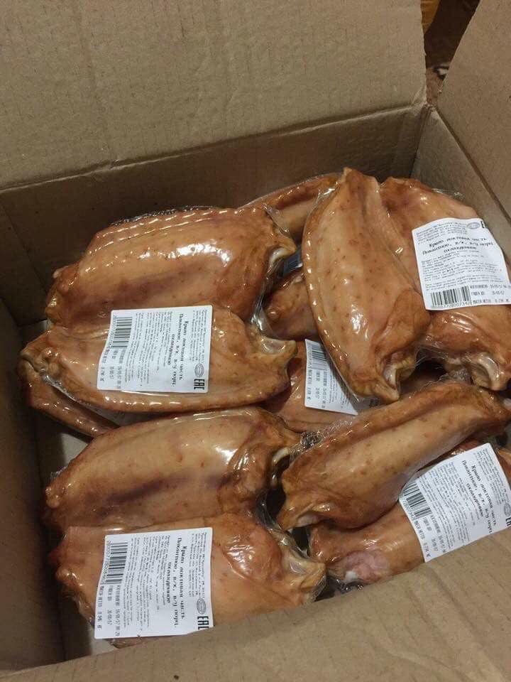 Theo một người bán ở Nam Từ Liêm (Hà Nội) thì những năm trước số lượng thịt ngỗng Nga hun khói không nhiều, trung bình mỗi tháng chỉ tiêu thụ hết khoảng vài tạ. Thế nhưng, thời gian gần đây, chị đã tiêu thụ được trên dưới 1 tấn.